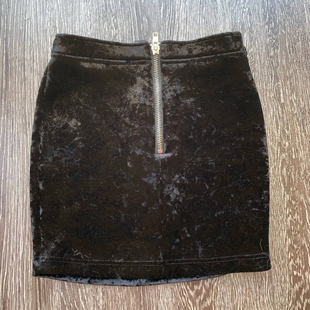 Crushed velvet mini skirt (black)
